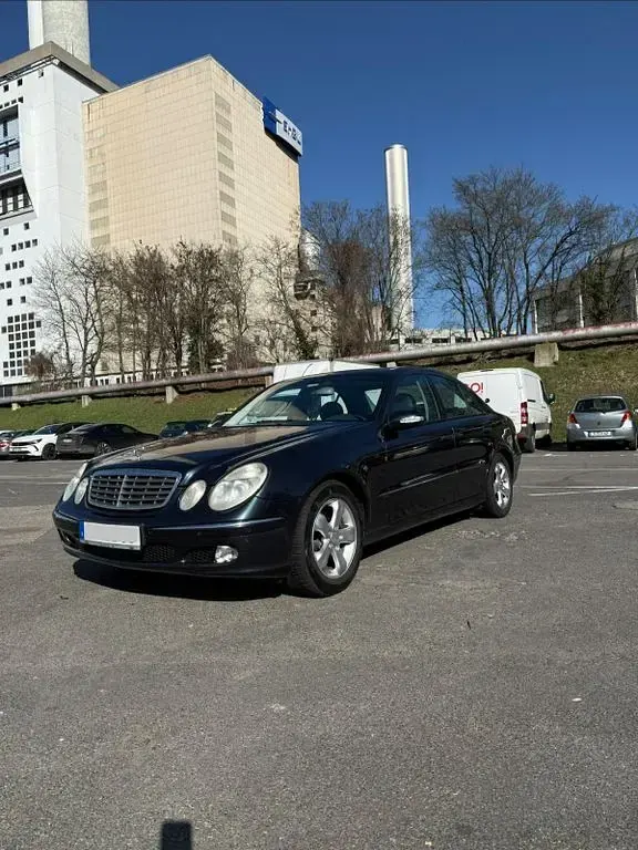 Używany Mercedes E320 224 KM (164 kW) 2004 Niebieski Sedan/Limuzyna