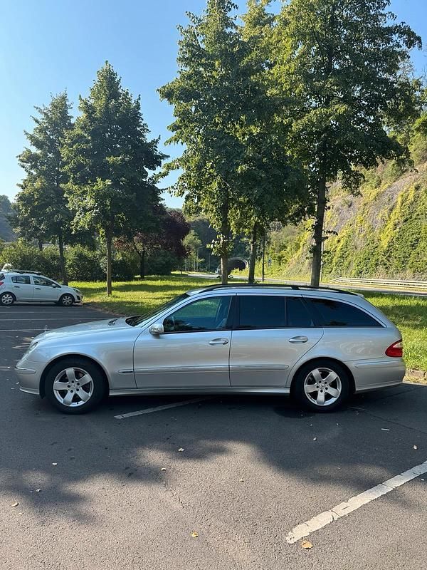 Gebraucht Mercedes E240 Avantgarde 177 PS (130 kW) 2004 Silber Kombi