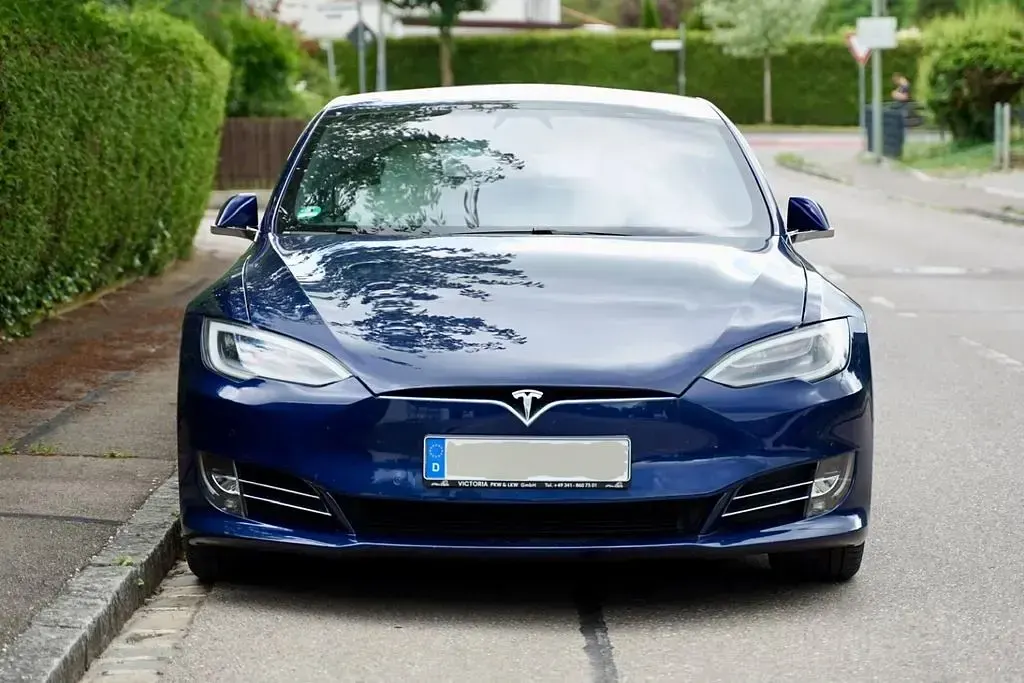Gebraucht Tesla Model S 386 kW (525 PS) 2018 Blau Kleinwagen