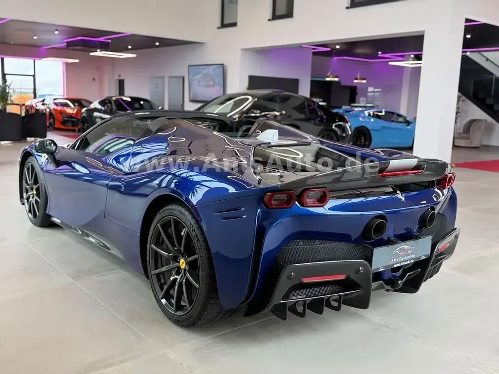 Second-hand Ferrari SF90 2024 Albastru Cabrio