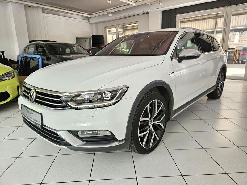 Weiß Gebraucht 2018 VW Passat Alltrack Kombi | 25.900 € (Etwas zu teuer) - Bild 1/4