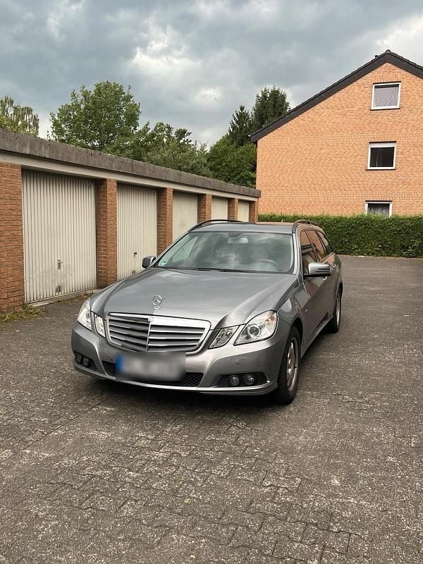 Grau Gebraucht 2010 Mercedes E200 Kombi | 7.500 € (Guter Preis) - Bild 1/4