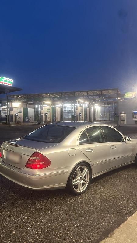 Gebraucht Mercedes E320 204 PS (150 kW) 2004 Silber Limousine