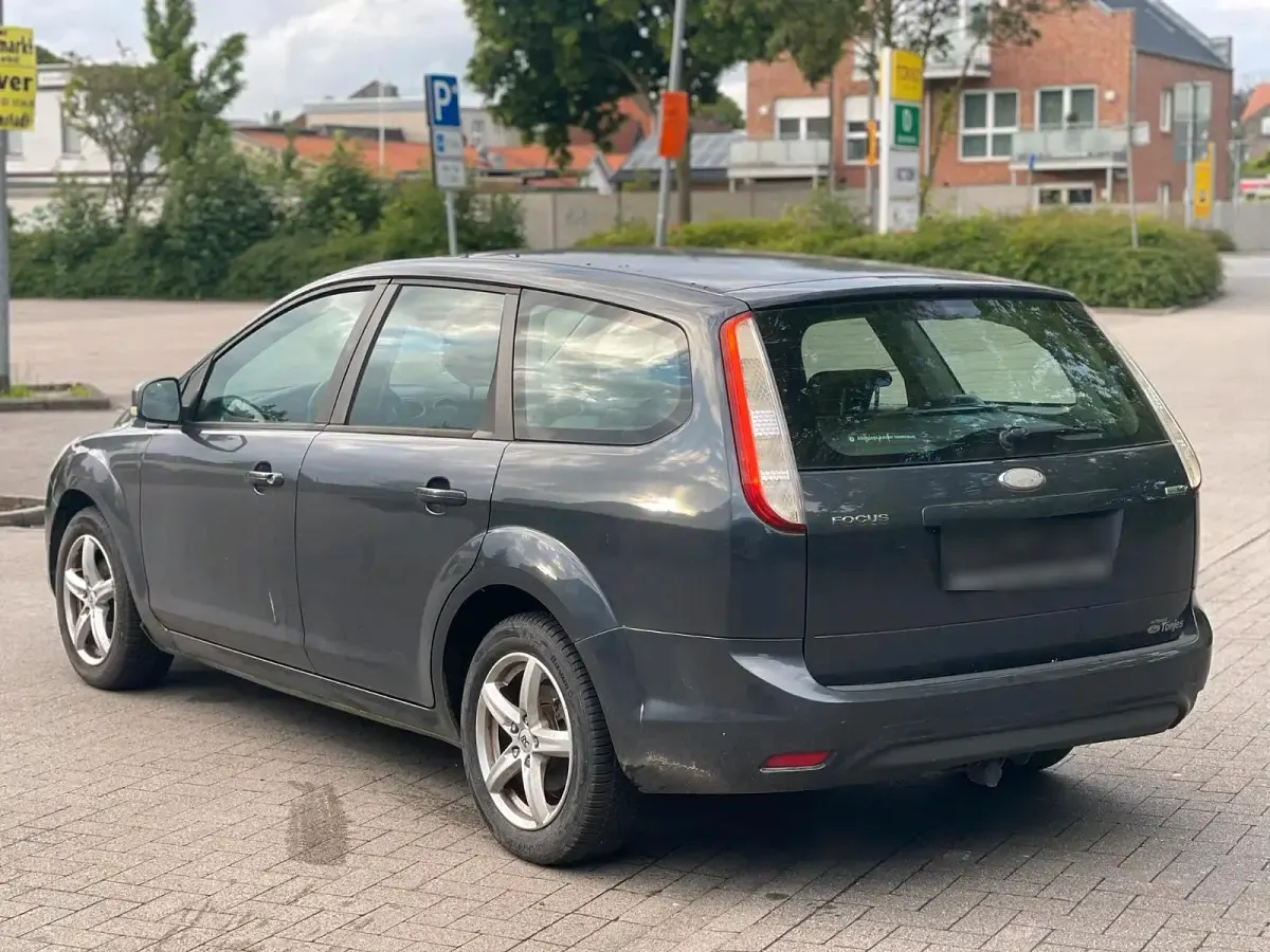 Gebraucht Ford Focus 2010 Grau Kombi
