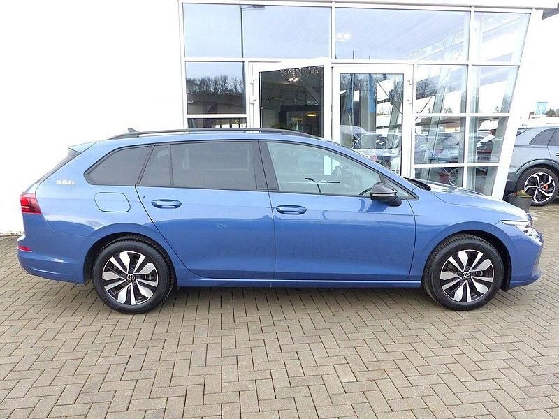 Gebraucht VW Golf VIII Goal 150 PS (110 kW) 2025 Blau Kombi