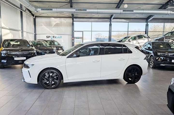 Gebraucht Opel Astra Edition 181 PS (133 kW) 2022 Weiß Limousine