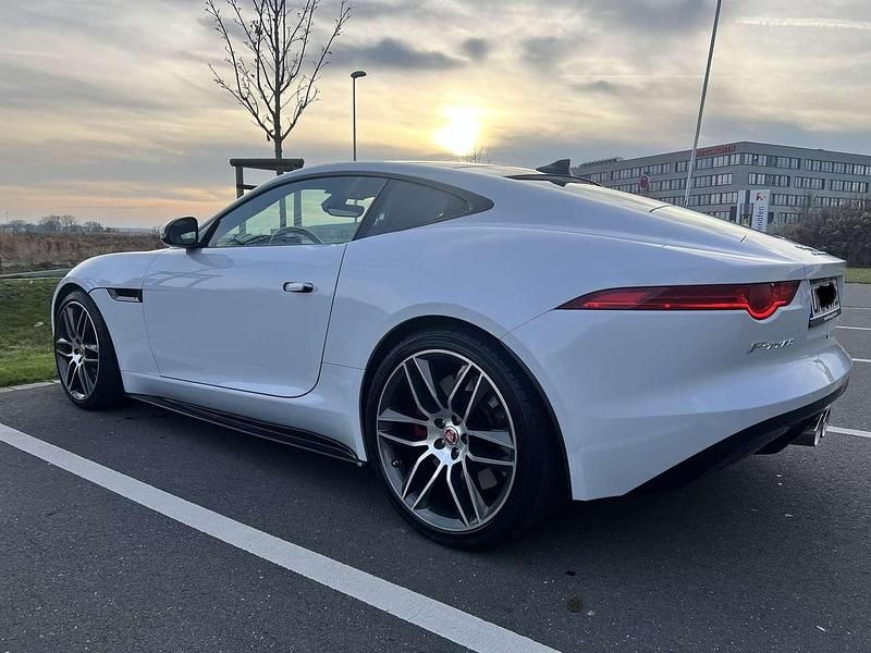 Weiß Gebraucht 2016 Jaguar F-Type S Coupé | 47.800 € (Teuer) - Bild 1/4