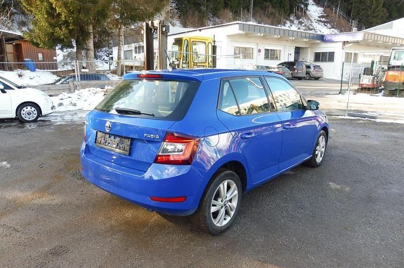 Gebraucht Skoda Fabia Ambition 95 PS (69 kW) 2019 Blau Limousine
