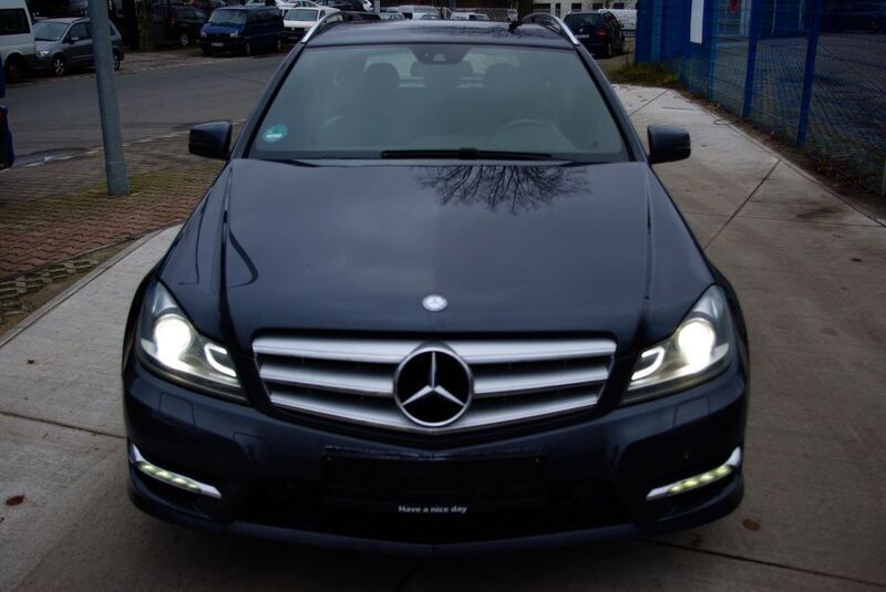 Schwarz (metallic) Gebraucht 2013 Mercedes C250 Kombi | 8.990 € (Fairer Preis) - Bild 1/4