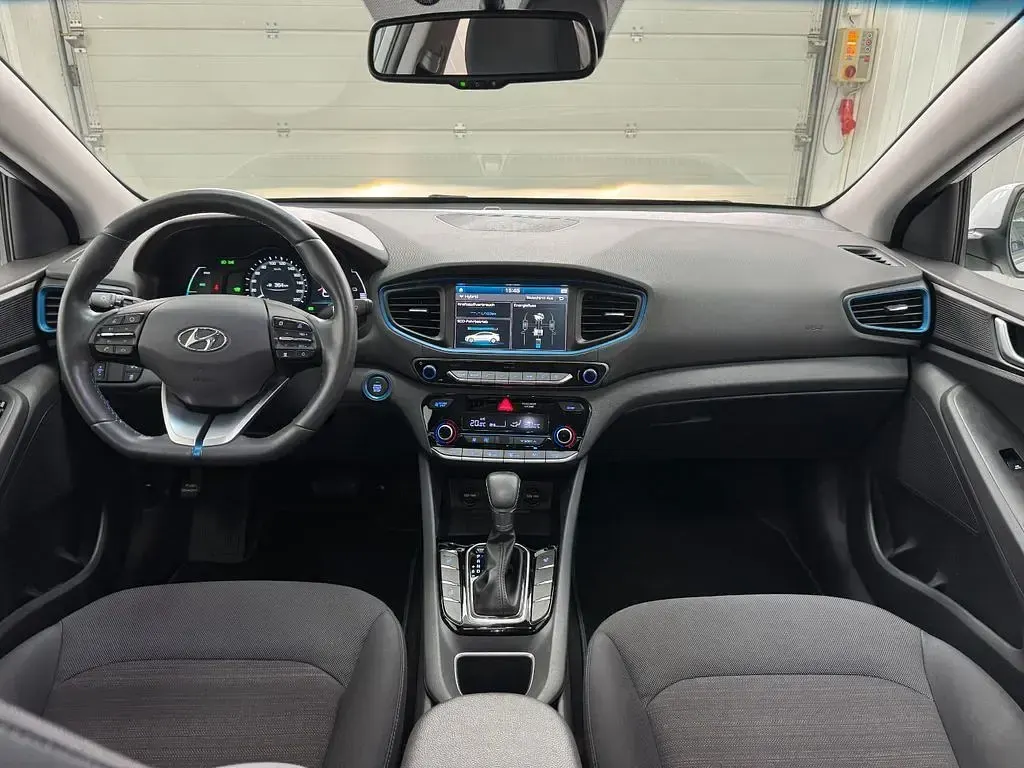 Gebraucht Hyundai Ioniq Style 105 PS (77 kW) 2017 Weiß Kleinwagen