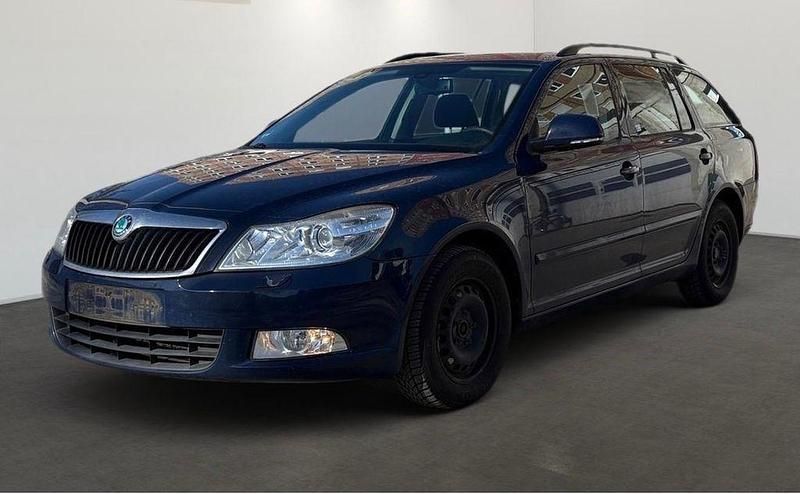 Gebraucht Skoda Octavia Ambiente 105 PS (77 kW) 2011 Blau Kombi