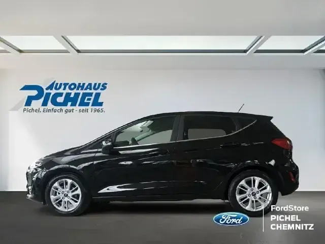 Używany Ford Fiesta Titanium 125 KM (91 kW) 2023 Czarny Hatchback
