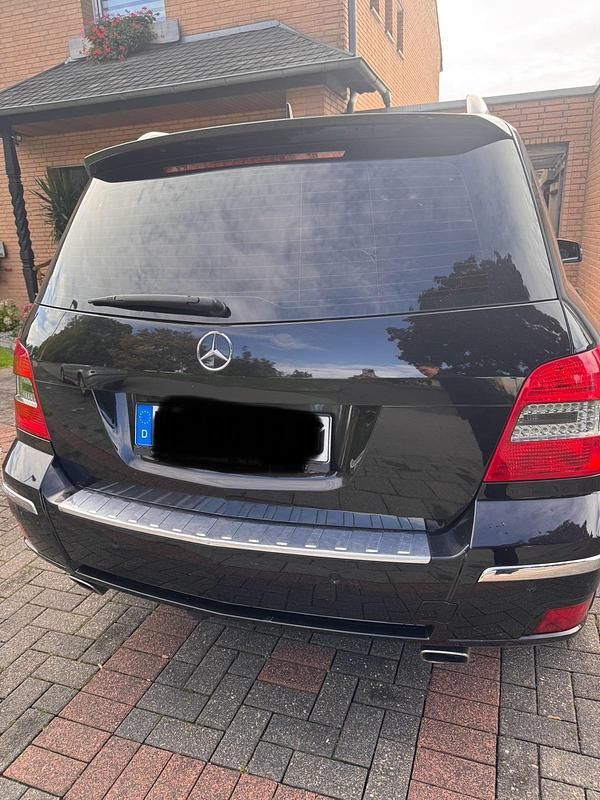 Schwarz Gebraucht 2009 Mercedes GLK320 SUV | 11.990 € (Fairer Preis) - Bild 1/4