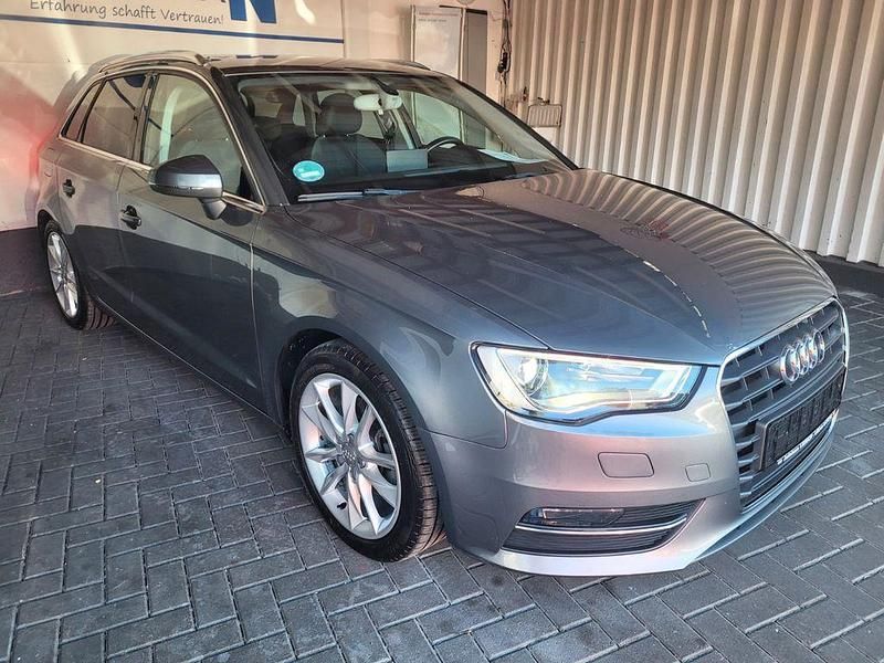 Grau Gebraucht 2015 Audi A3 Ambition Limousine | 13.400 € (Guter Preis) - Bild 1/4