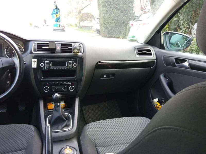 Gebraucht VW Jetta Comfortline 140 PS (102 kW) 2012 Schwarz Limousine