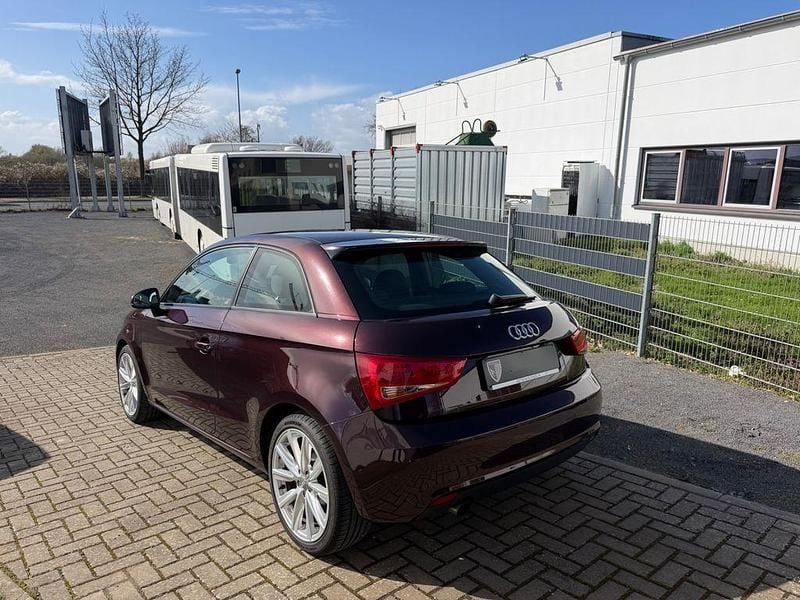 Gebraucht Audi A1 Attraction 105 PS (77 kW) 2012 Rot Kleinwagen