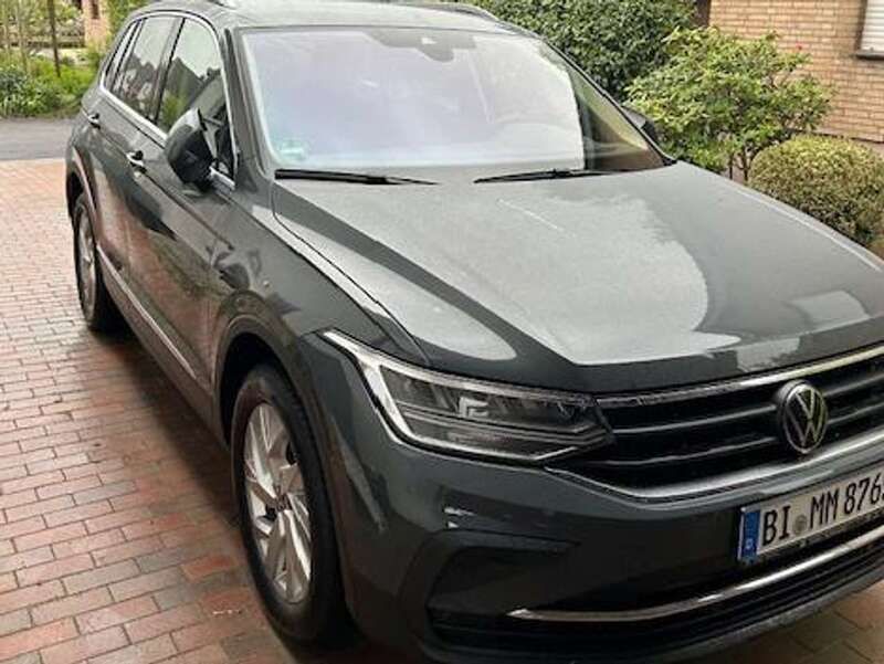 Grau Gebraucht 2023 VW Tiguan Move SUV | 27.000 € (Superpreis) - Bild 1/4