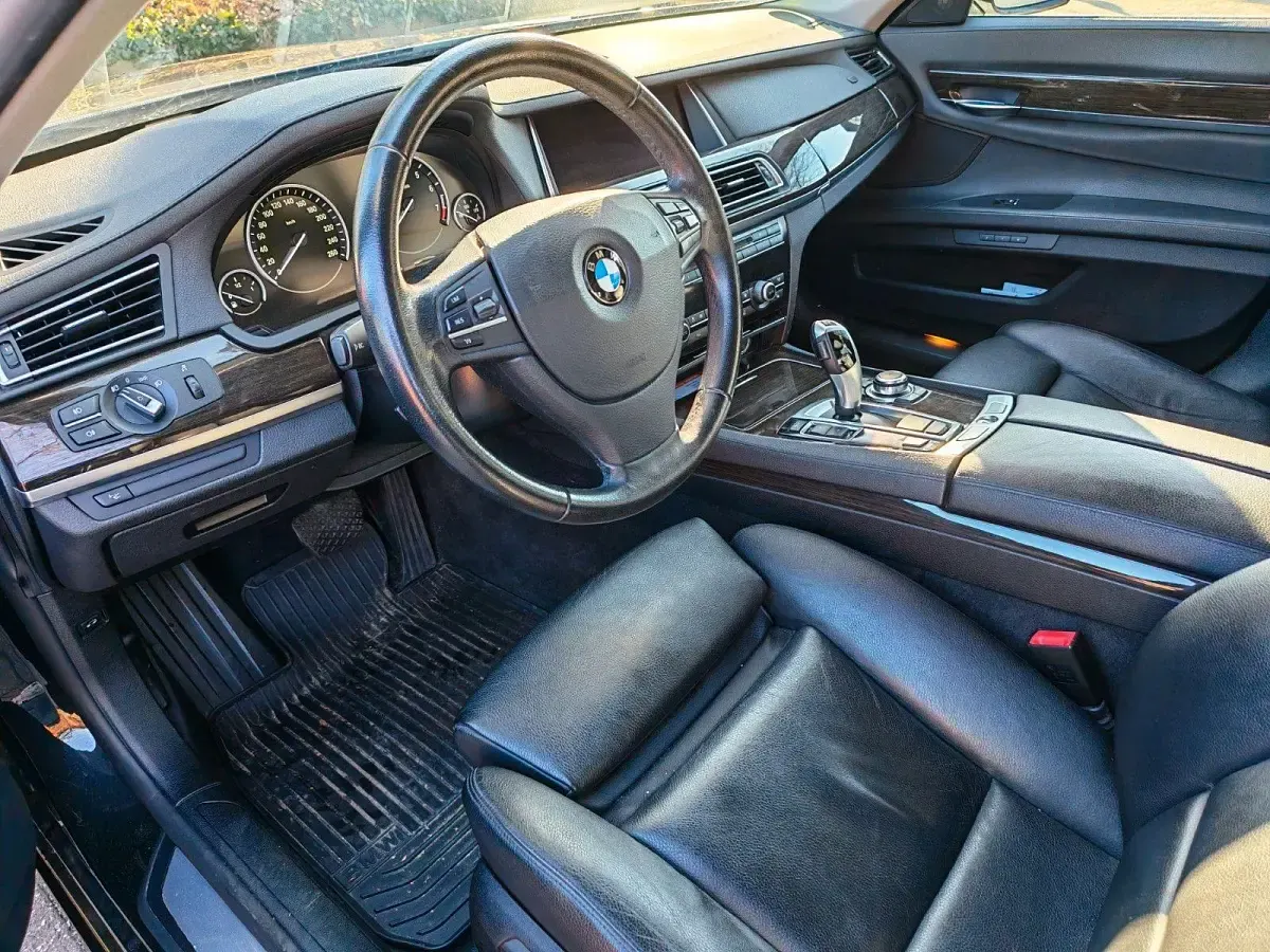 Second-hand BMW 750 Performance 449 CP (330 kW) 2012 Negru Berlinǎ