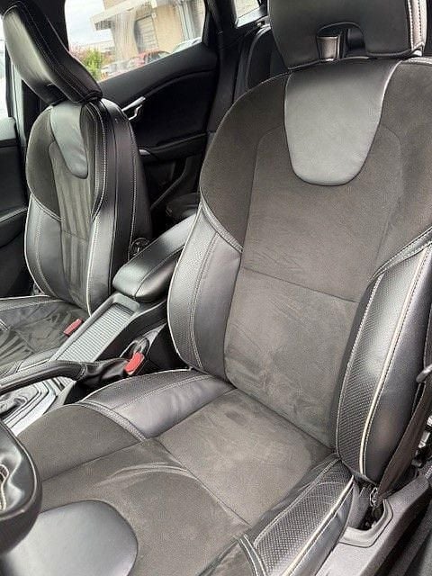 Silber Gebraucht 2017 Volvo V40 R-Design Kombi | 16.900 € (Guter Preis) - Bild 1/4