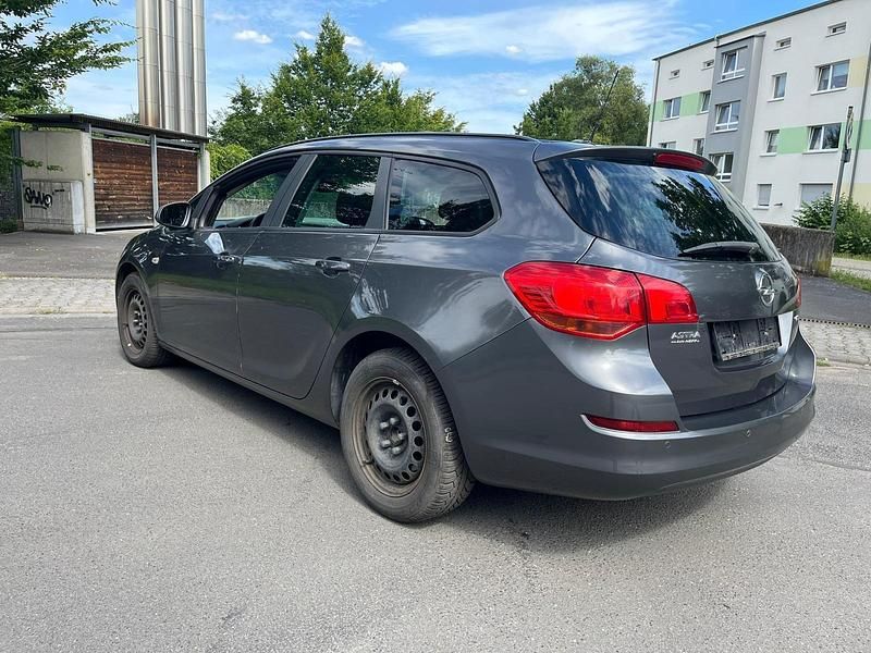 Gebraucht Opel Astra 110 PS (80 kW) 2011 Grau Kombi