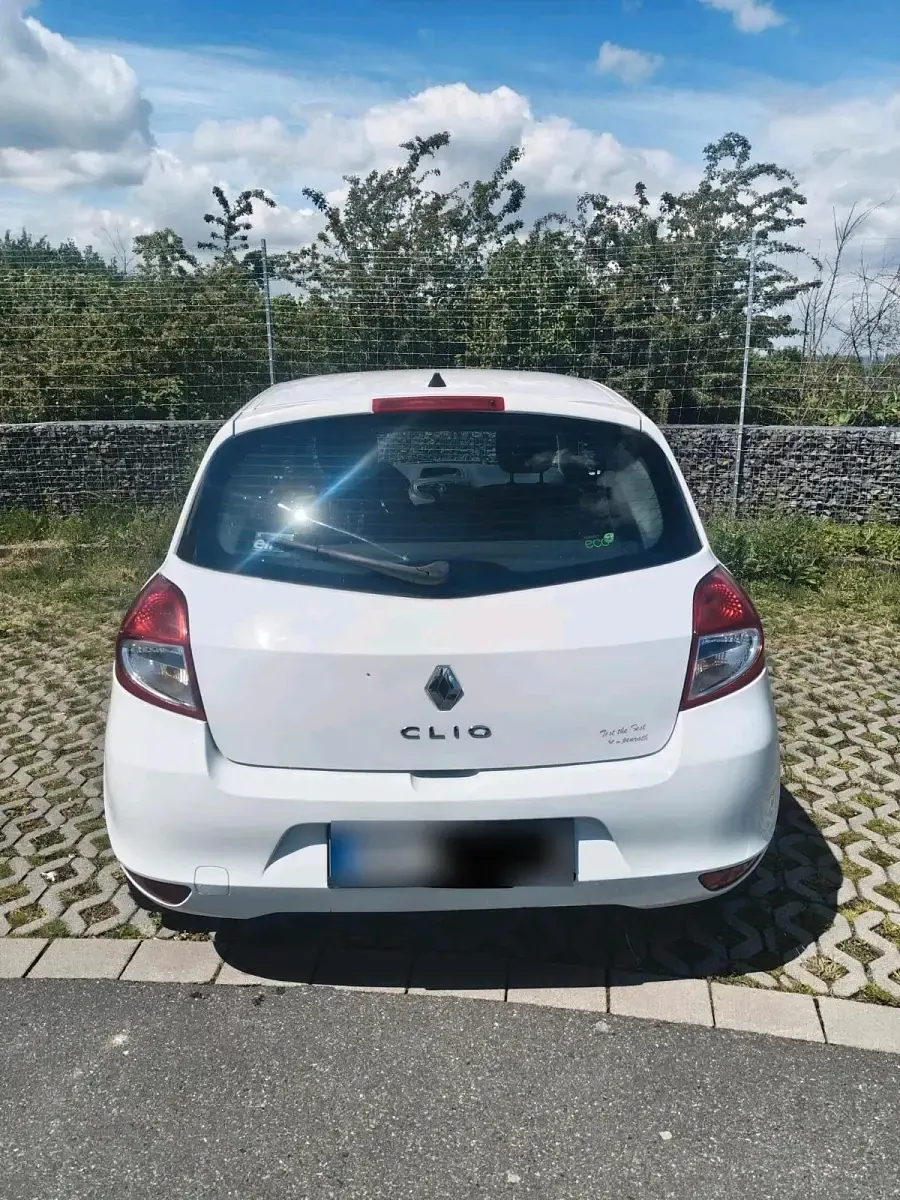 Gebraucht Renault Clio III 68 PS (50 kW) 2009 Weiß Kleinwagen