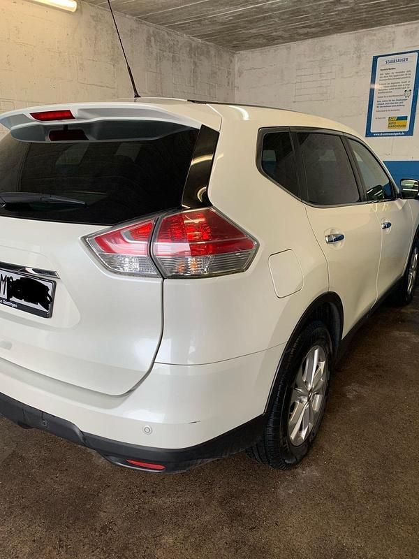 Weiß Gebraucht 2016 Nissan X-Trail SUV | 10.500 € - Bild 1/4