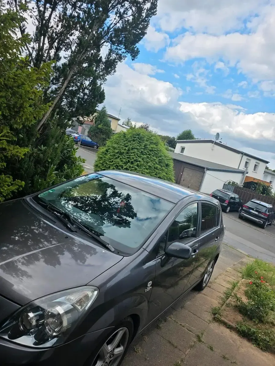 Gebraucht Toyota Verso 177 PS (130 kW) 2009 Grau Van / Kleinbus