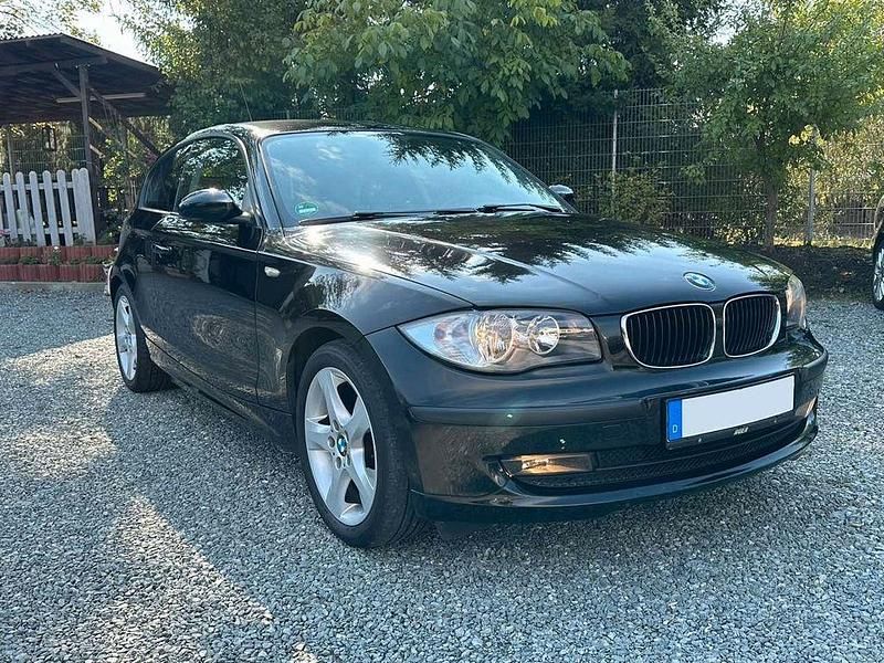 Gebraucht BMW 116 122 PS (89 kW) 2008 Schwarz Kleinwagen