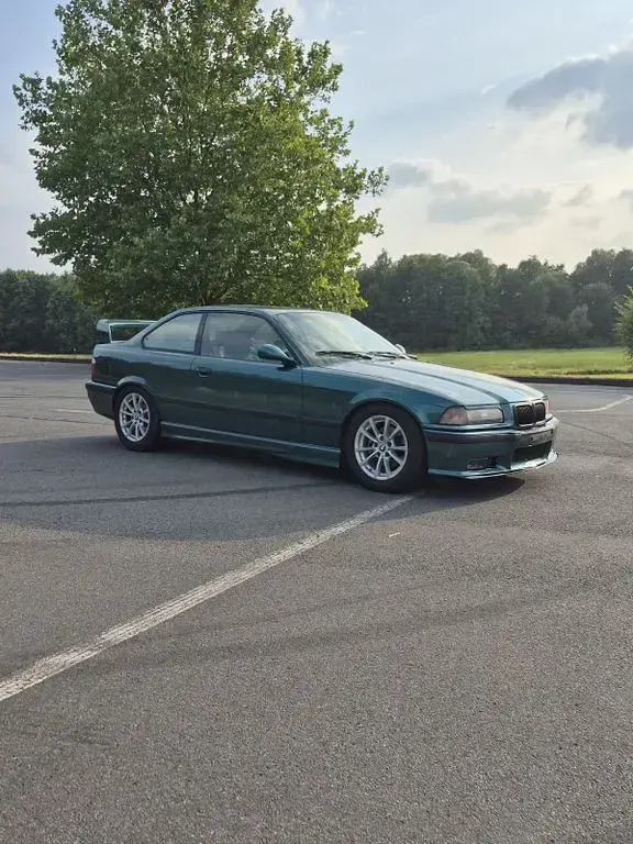 Gebraucht BMW 318 M Sport 140 PS (102 kW) 1992 Grün Coupé