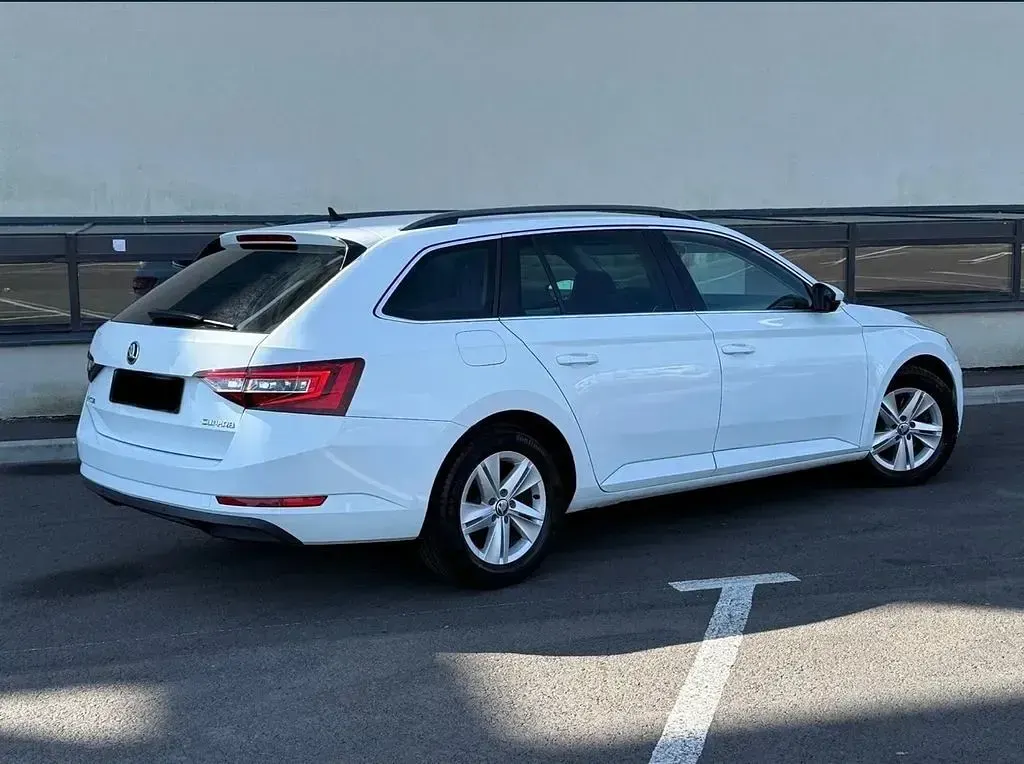 Używany Skoda Superb 150 KM (110 kW) 2017 Biały Sedan/Limuzyna