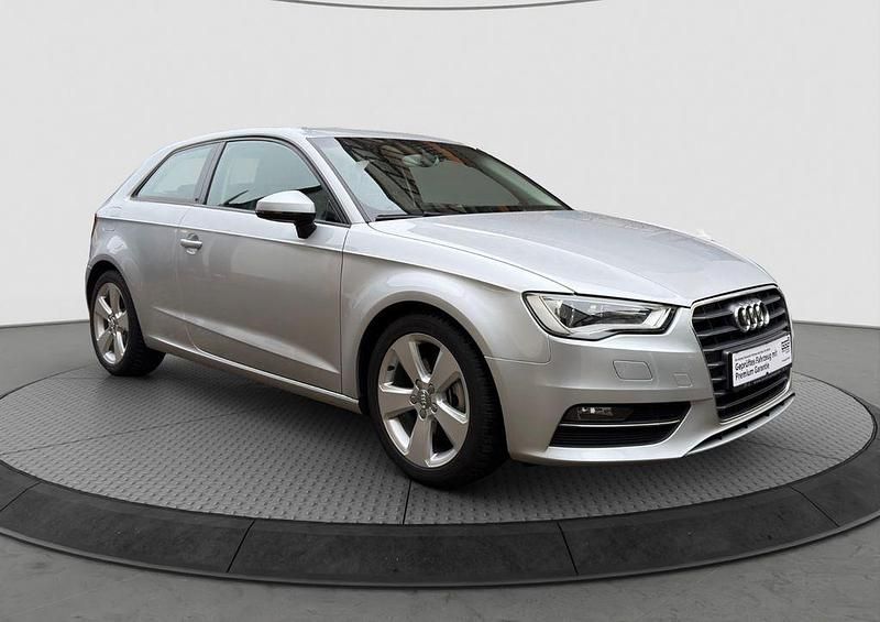 Silber Gebraucht 2013 Audi A3 Ambition Limousine | 10.950 € (Fairer Preis) - Bild 1/4