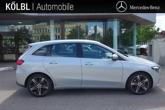Silber Gebraucht 2024 Mercedes B180 Progressive Van / Kleinbus | 30.980 € (Fairer Preis) - Bild 1/4