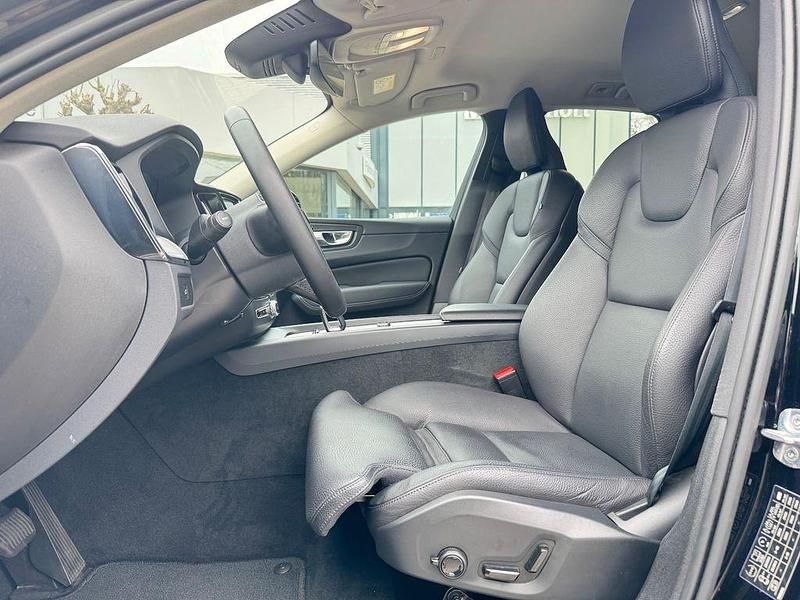 Gebraucht Volvo XC60 Plus 197 PS (144 kW) 2022 Schwarz SUV