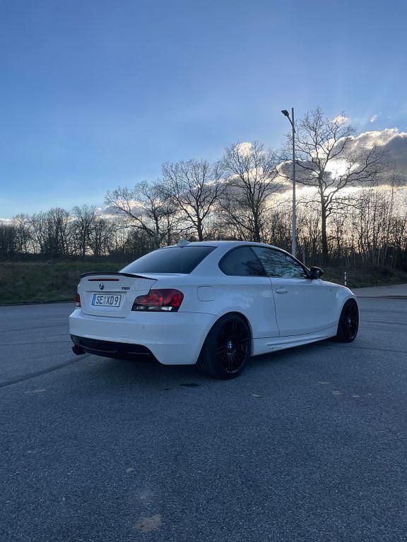 Gebraucht BMW 135 Performance 306 PS (225 kW) 2009 Weiß Kleinwagen