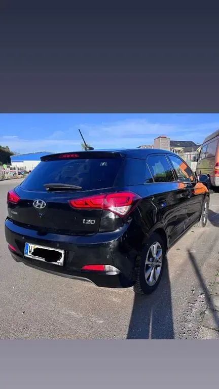 Używany Hyundai i20 Active 120 KM (88 kW) 2018 Czarny Sedan/Limuzyna