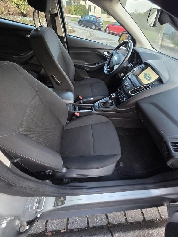 Gebraucht Ford Focus Business Edition 120 PS (88 kW) 2016 Silber Kombi