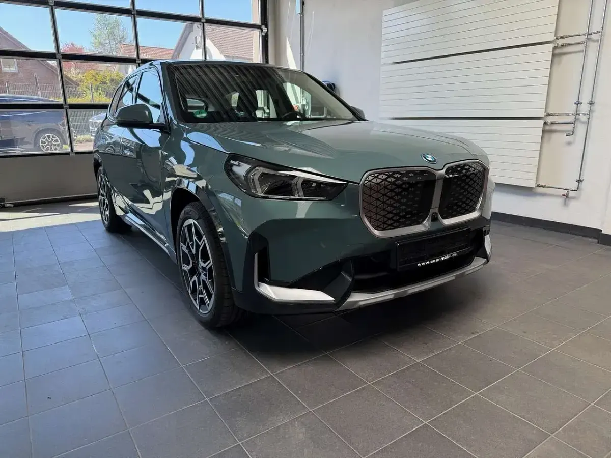 Gebraucht BMW iX1 xLine 230 kW (313 PS) 2025 Cape york gruen metallic SUV