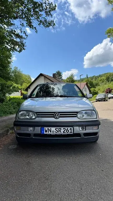 Gebraucht VW Golf 90 PS (66 kW) 1994 Silber Cabrio