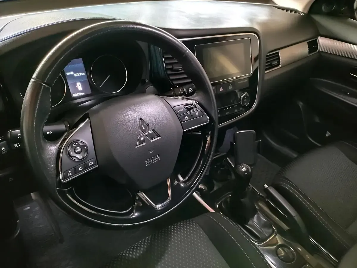 Gebraucht Mitsubishi Outlander Edition 150 PS (110 kW) 2017 Rot SUV