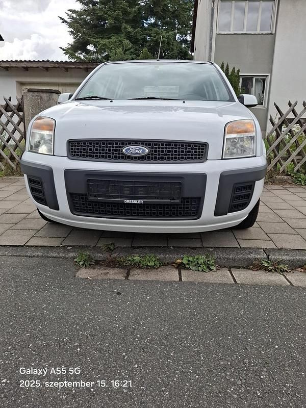 Weiß Gebraucht 2009 Ford Fusion Limousine | 1.900 € (Fairer Preis) - Bild 1/4