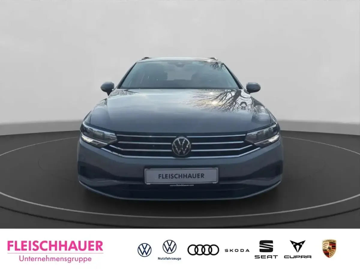 Gebraucht VW Passat Basis 150 PS (110 kW) 2021 Grau Kombi