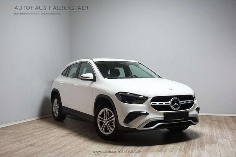 Gebraucht Mercedes GLA220 190 PS (139 kW) 2025 Polarweiss SUV