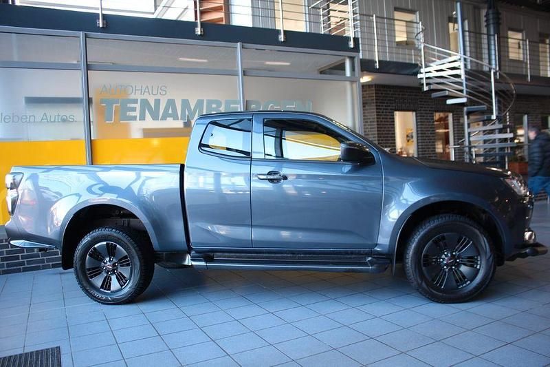 Gebraucht Isuzu D-Max 163 PS (119 kW) 2022 Grau SUV