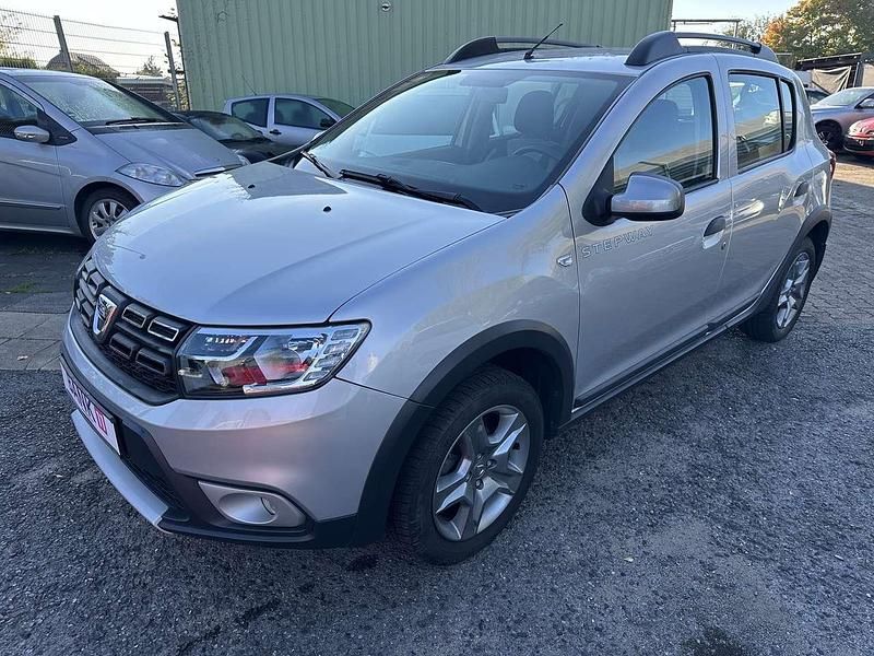 Silber Gebraucht 2017 Dacia Sandero Prestige Kleinwagen | 8.500 € (Guter Preis) - Bild 1/4