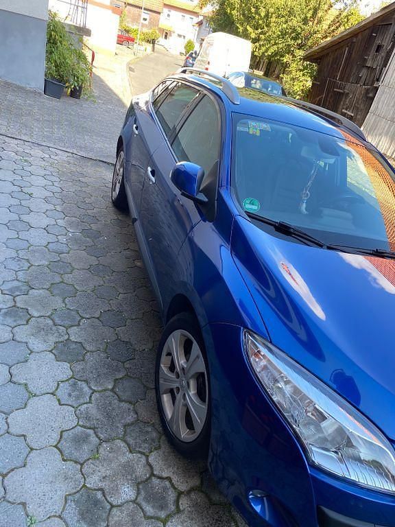 Gebraucht Renault Mégane III Dynamique 131 PS (96 kW) 2010 Blau Limousine