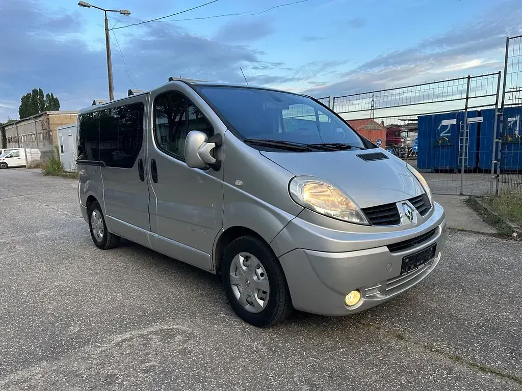 Gebraucht Renault Trafic 145 PS (106 kW) 2007 Silber Van / Kleinbus