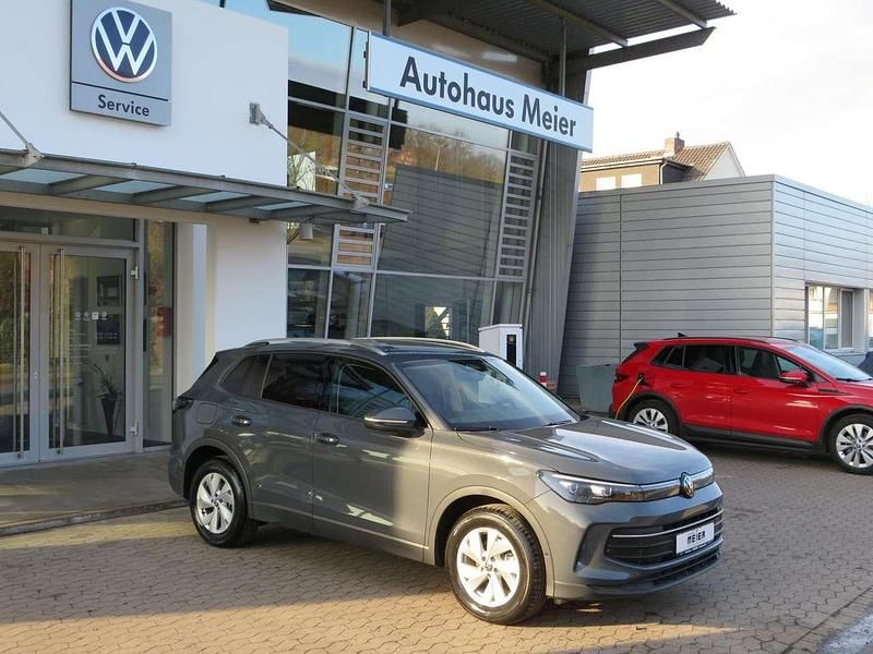 Neu VW Tiguan Life 150 PS (110 kW) 2026 Grau SUV