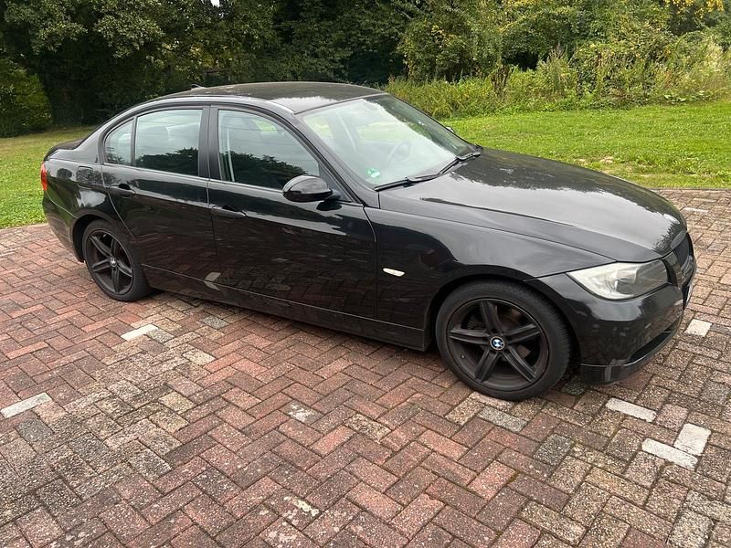 Schwarz Gebraucht 2006 BMW 320 Limousine | 2.000 € (Guter Preis) - Bild 1/4