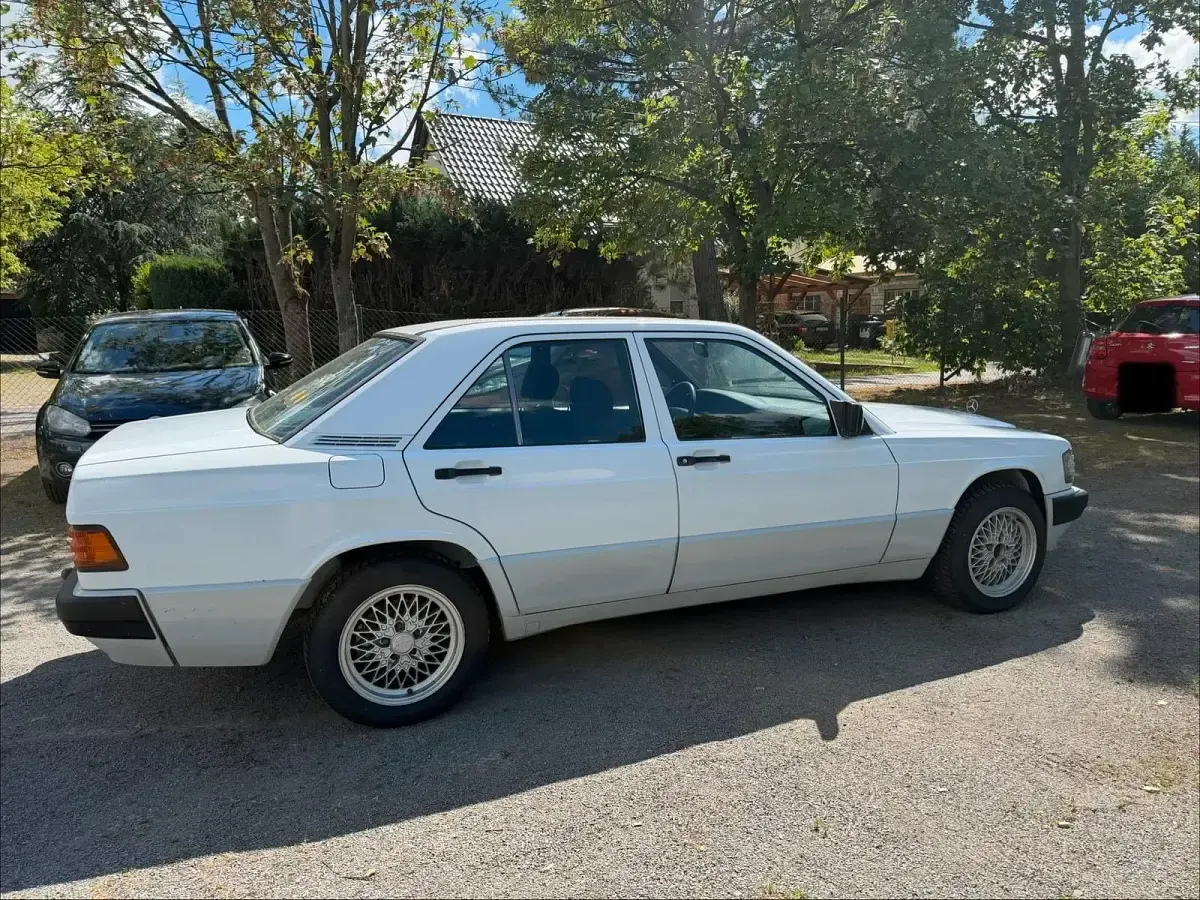 Gebraucht Mercedes 190 75 PS (55 kW) 1990 Weiß Limousine