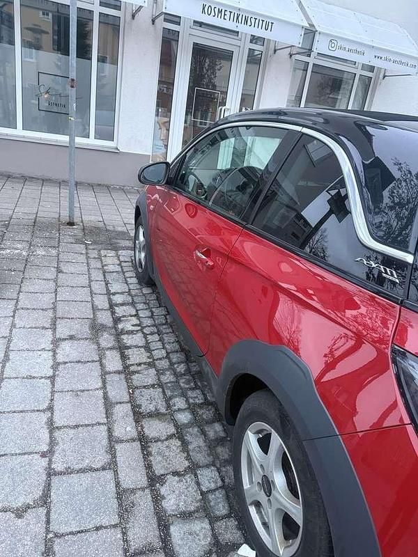 Gebraucht Opel Adam Rocks Rocks 87 PS (63 kW) 2015 Rot Kleinwagen